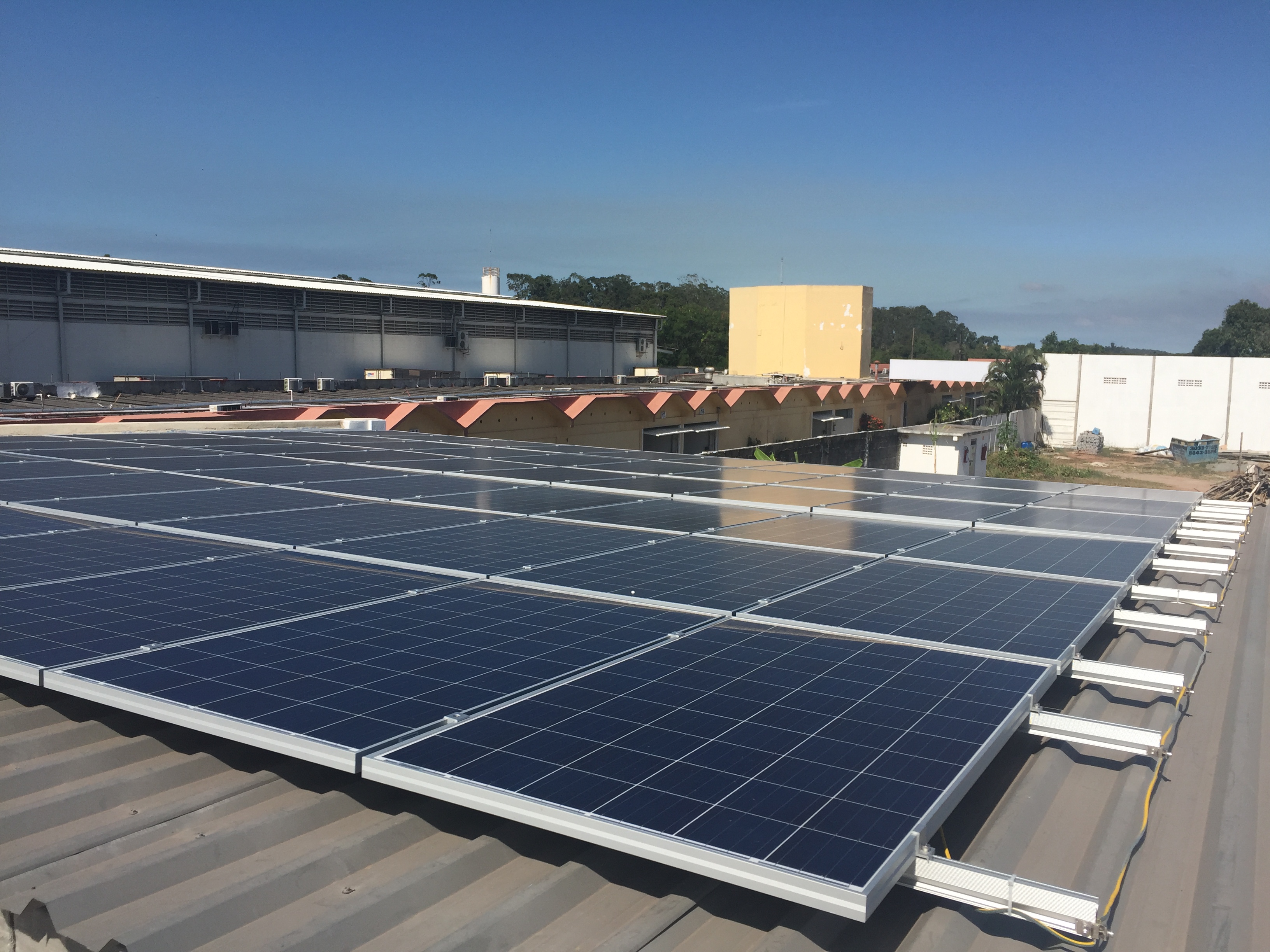 Sistema Fotovoltaico Instalado Em Vila Velha